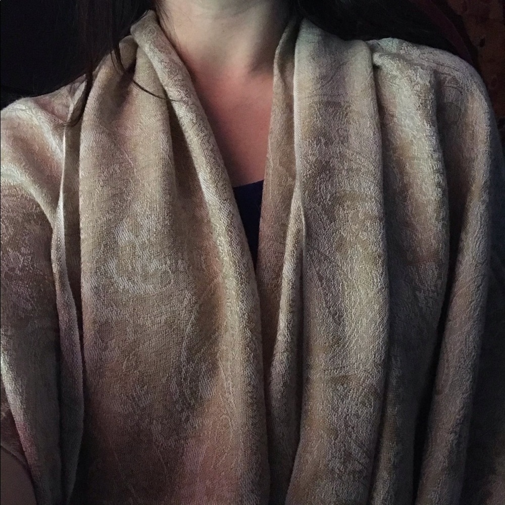 White & Tan Pashmina w/ Fringe